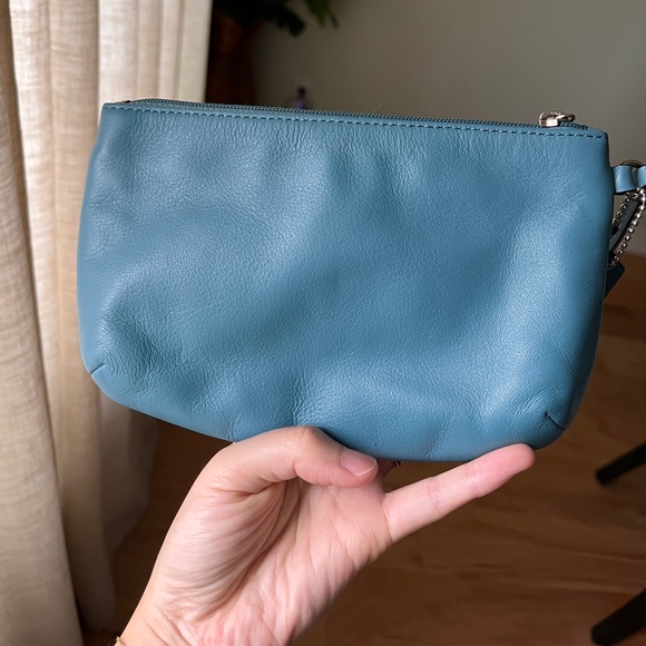 Coach large leather turnlock wristlet - Picture 3 of 4